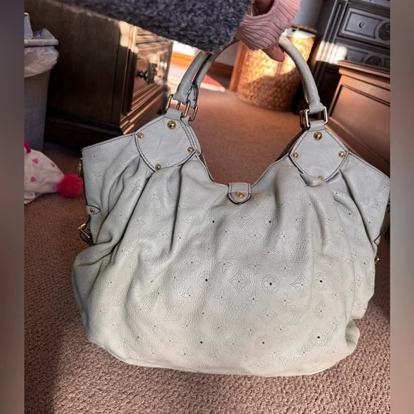 Louis Vuitton Mahina XL bag - Picture 9 of 12